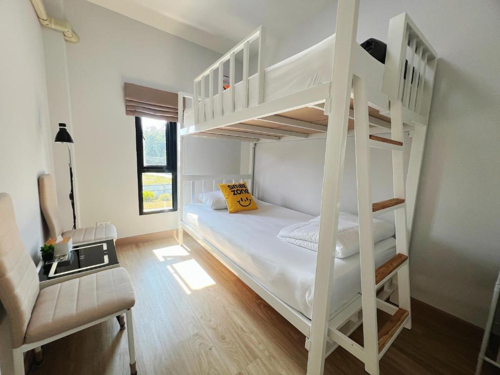 Postel nebo postele na pokoji v ubytování Baan Trin(บ้านตฤณ)