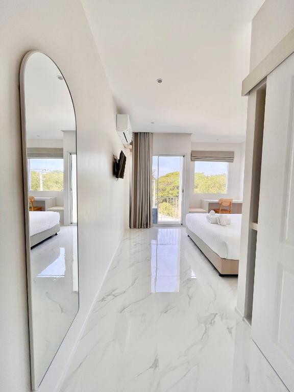 Postel nebo postele na pokoji v ubytování โรงแรมแรบบิท Rabbit Hotel Nangrong