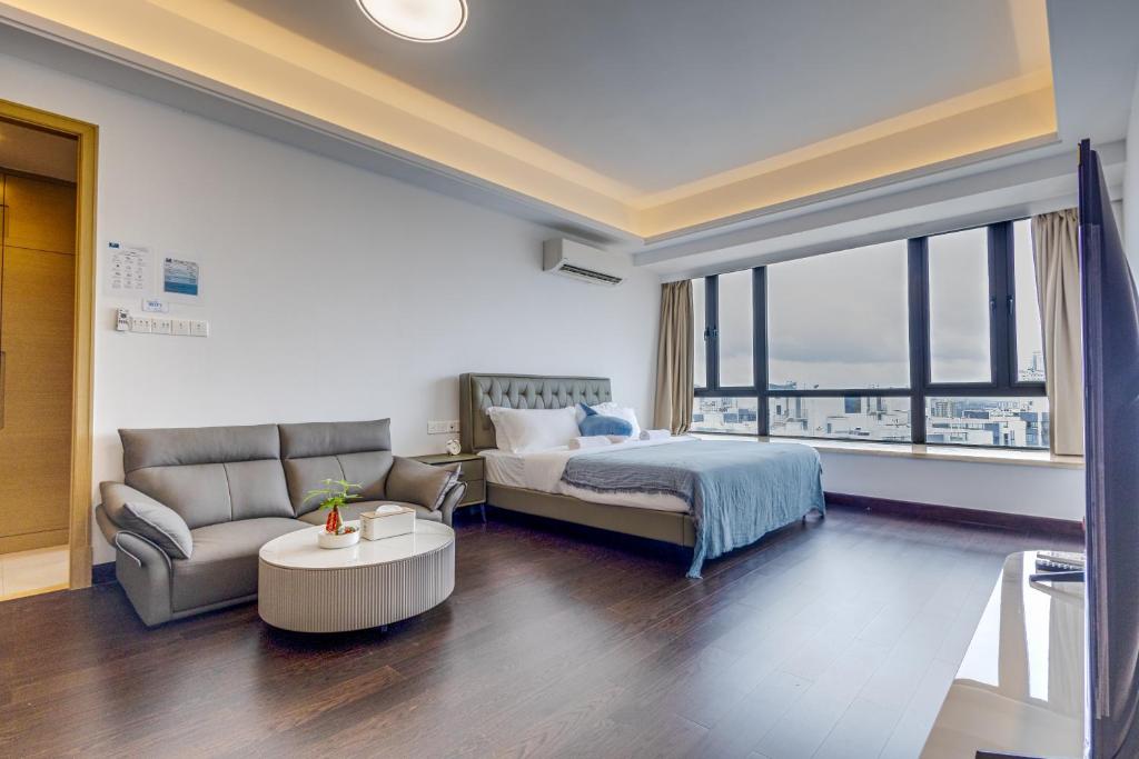 Postel nebo postele na pokoji v ubytování R&F Princess Cove Seine Region by FUJU with Seaview at JB City Centre#Adjacent to Singapore#5 mins walk to ClQ#Free Parking#中英文房东