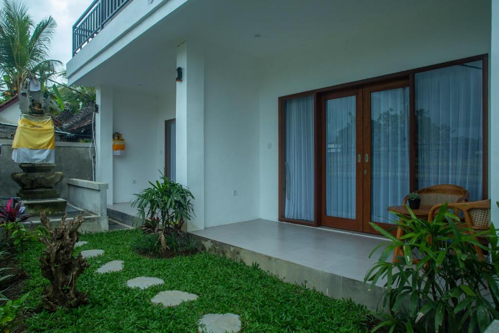 Zahrada ubytování ANYA Guest House