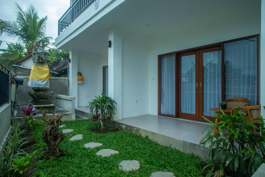 Zahrada ubytování ANYA Guest House