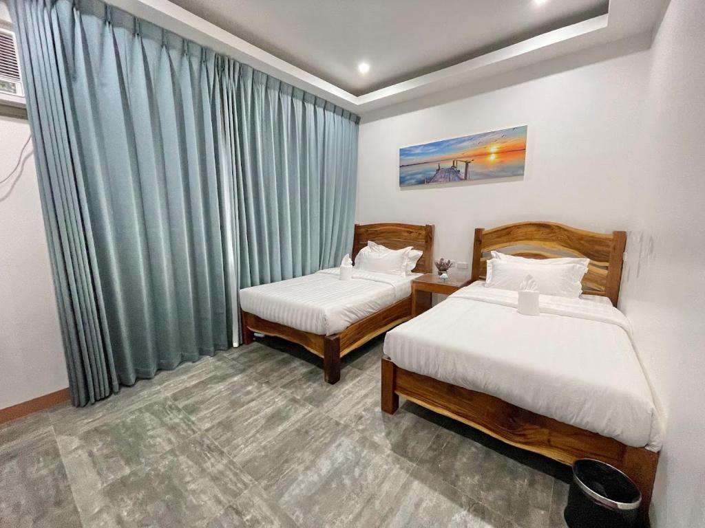 Postel nebo postele na pokoji v ubytování Ocean Star Hotel Coron