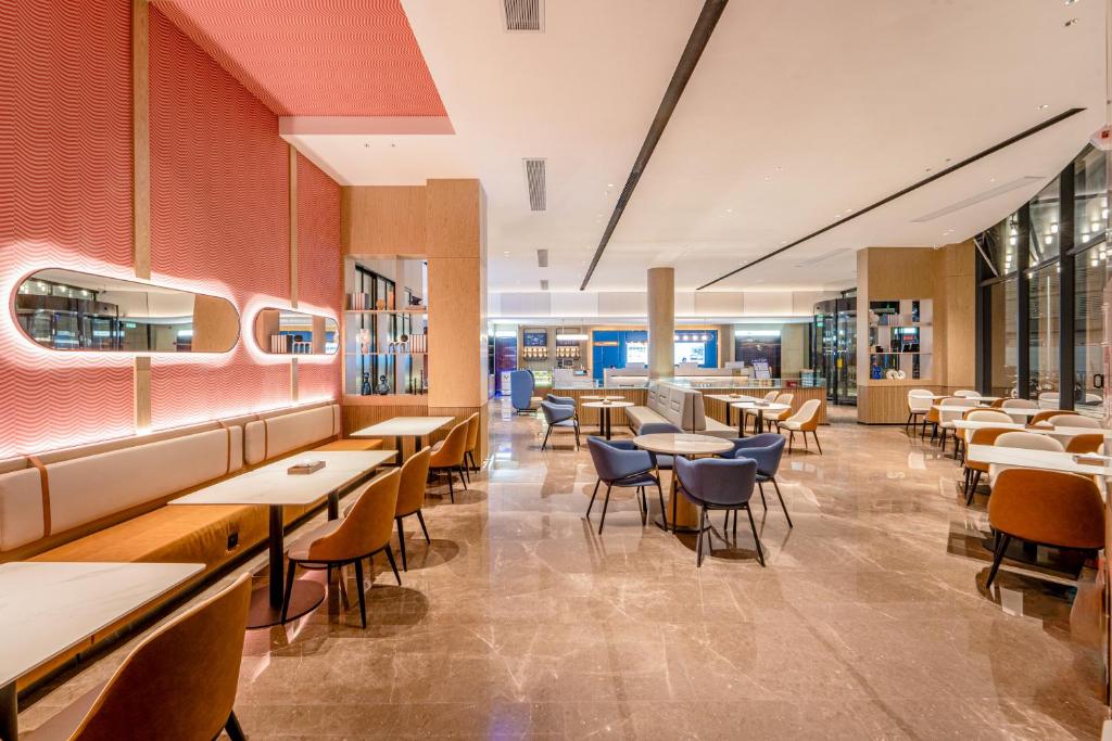 Restaurace v ubytování Echarm International Hotel Guangzhou Baiyun International Airport Qingbu Metro Branch - Free Deliver Service to Guangzhou Baiyun International Airport & Free Deliver Service to Canton Fair Complex During Canton Fair Period