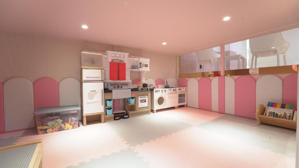 Kuchyň nebo kuchyňský kout v ubytování Almond Kids Poolvilla Nampo