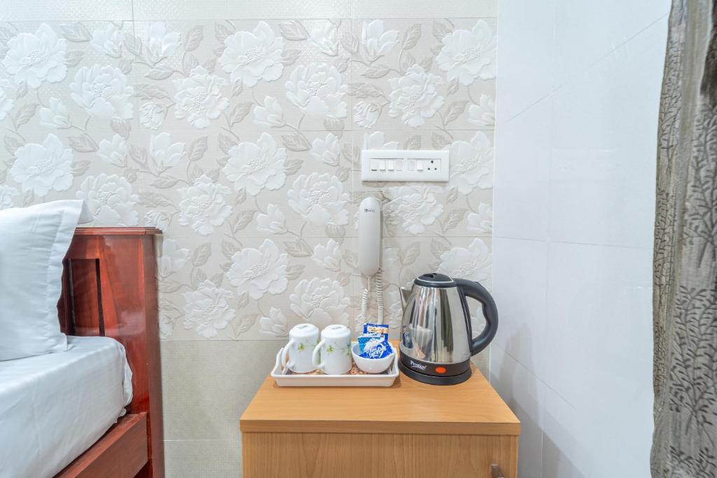 Postel nebo postele na pokoji v ubytování Sam Residency