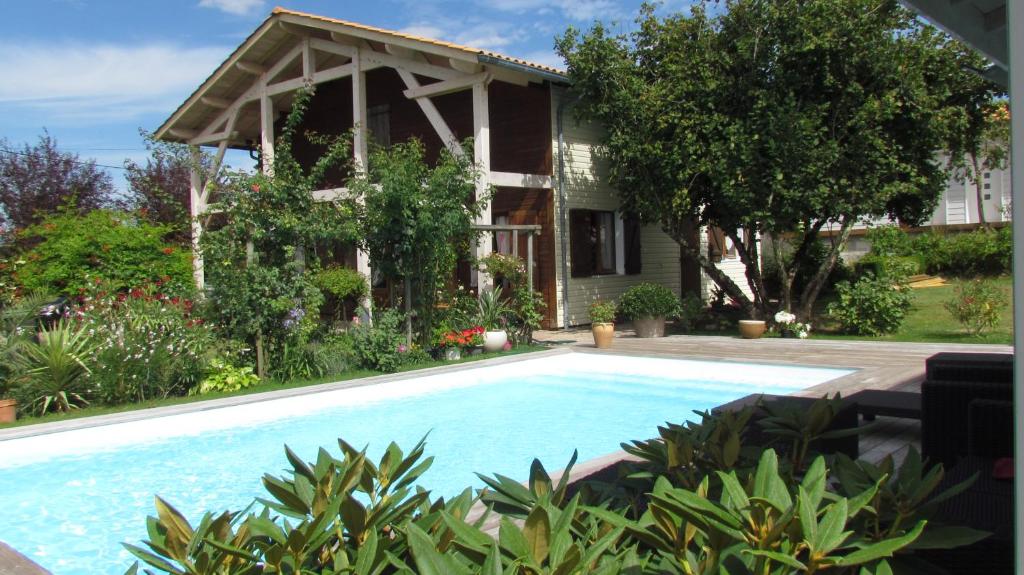 a house with a swimming pool in front of a house at Les Arums de Fondeminjean in Vertheuil-en-Médoc