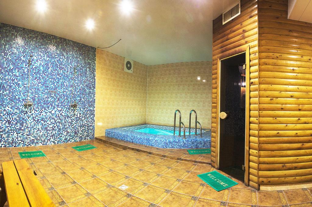 Bazén v ubytování Hostel VIP Na Pestelya, 11 nebo v jeho okolí