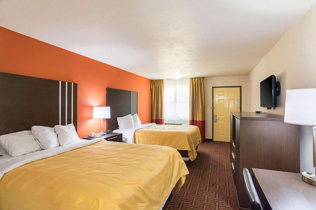Postel nebo postele na pokoji v ubytování Quality Inn Amarillo I-40 East
