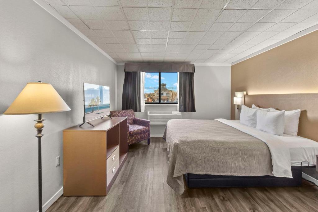 Quality Inn & Suites Green Bay Downtown photo