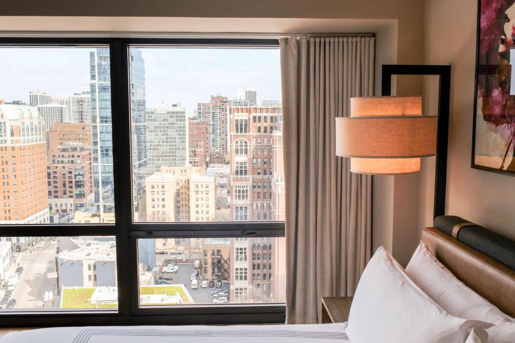 Postel nebo postele na pokoji v ubytování Thompson Chicago, by Hyatt