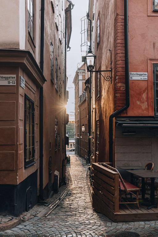 an alley with a bench in an alley between buildings at Story Hotel Riddargatan, part of JdV by Hyatt in Stockholm
