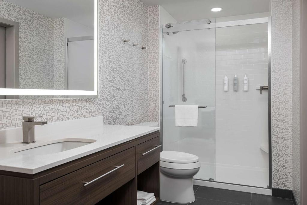 Koupelna v ubytování Home2 Suites By Hilton Phoenix Midtown
