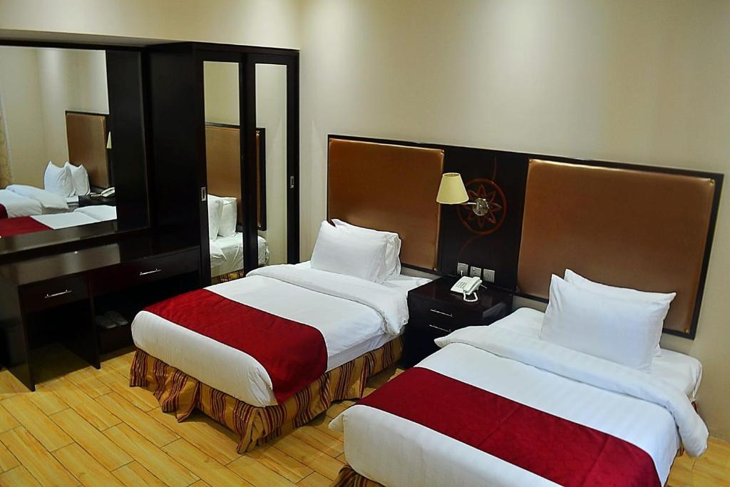 Postel nebo postele na pokoji v ubytování Palm Inn Hotel Doha