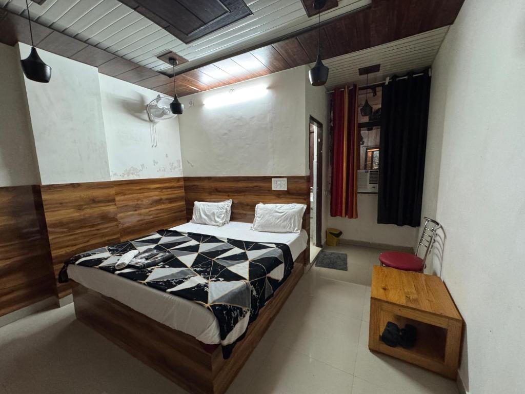 Postel nebo postele na pokoji v ubytování Hotel RedBee