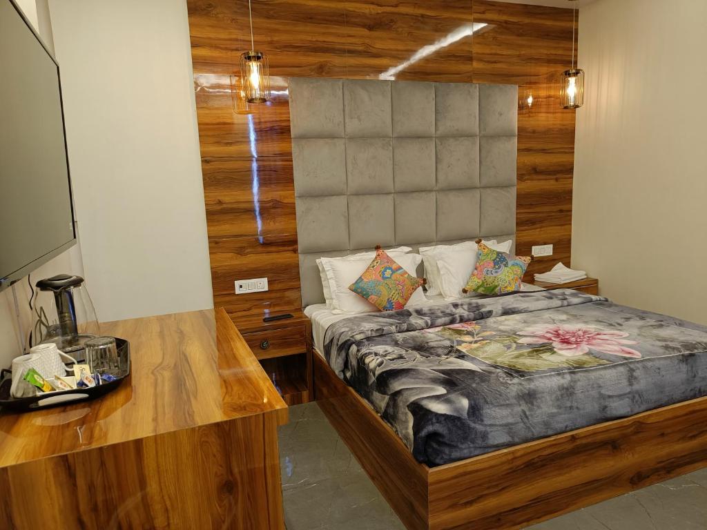 Postel nebo postele na pokoji v ubytování Hotel RedBee