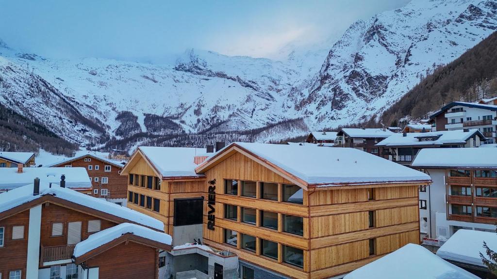 Nespecifikovaný výhled na hory nebo výhled na hory při pohledu z hotelu