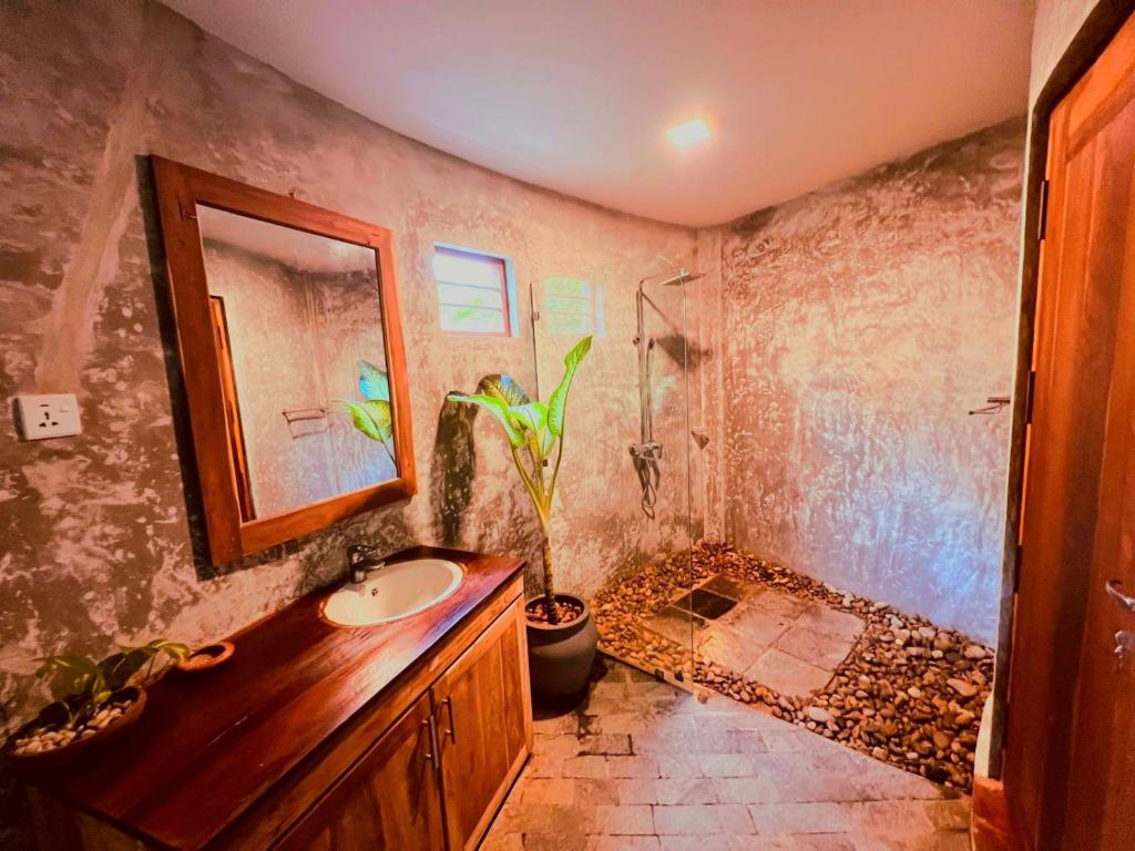 Turtle Watch Cabana - 7