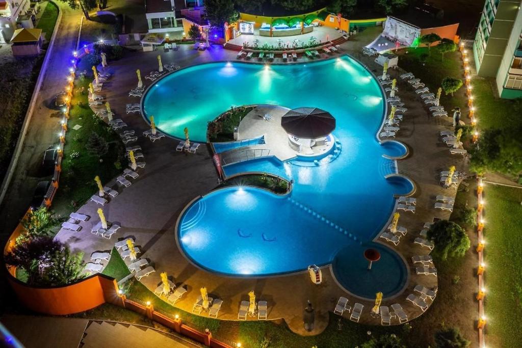 Bazén v ubytování Hotel AquaPark Balada Saturn - ULTRA ALL INCLUSIVE nebo v jeho okolí