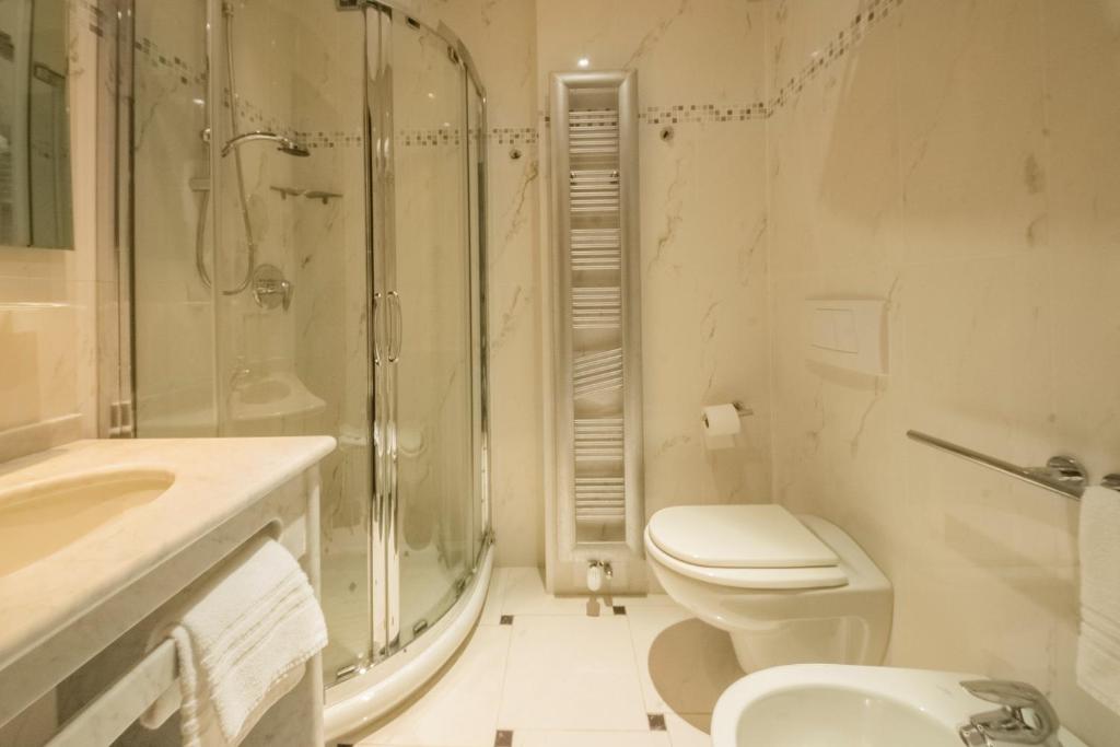 Koupelna v ubytování Dado Hotel International