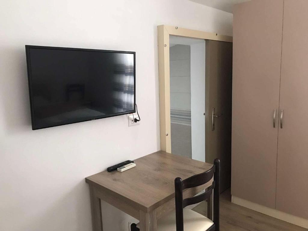 TV a/nebo společenská místnost v ubytování Villa Rejan