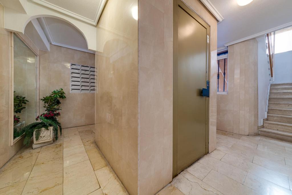 Fotografia z galérie ubytovania Calle Concordia 86, two bedroom apartment, up to 6 guests, near Del Cura beach,supermarket Mercadona and central bus station v destinácii Torrevieja
