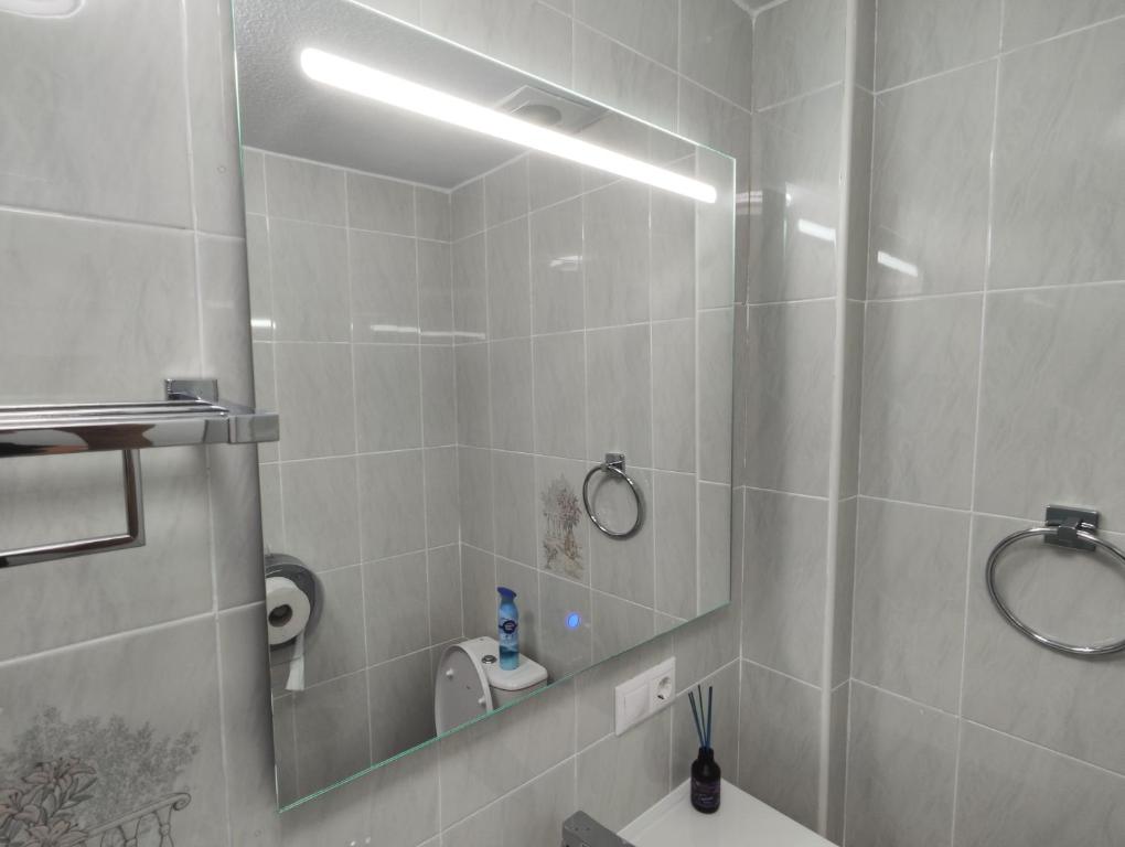 Kúpeľňa v ubytovaní Calle Concordia 86, two bedroom apartment, up to 6 guests, near Del Cura beach,supermarket Mercadona and central bus station