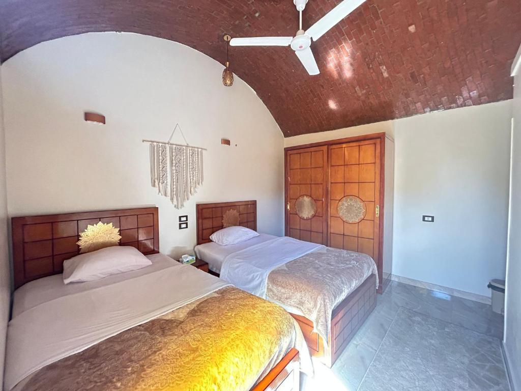 Rúm í herbergi á Nubian Soul Guest Houses
