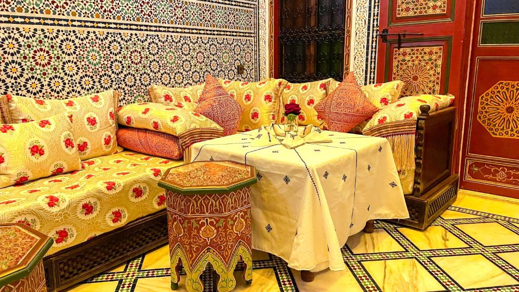 Posezení v ubytování Riad Dar El Ouedghiri