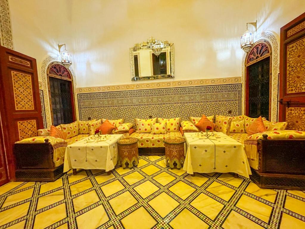 Posezení v ubytování Riad Dar El Ouedghiri