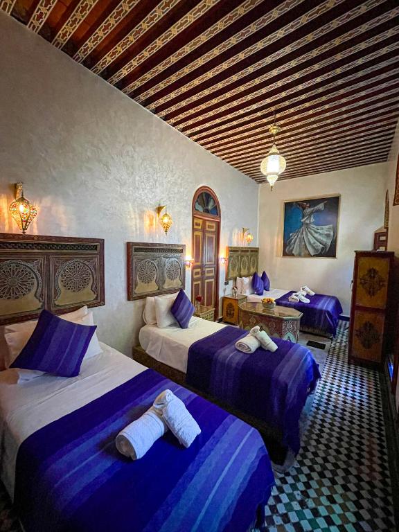 Postel nebo postele na pokoji v ubytování Riad Dar El Ouedghiri
