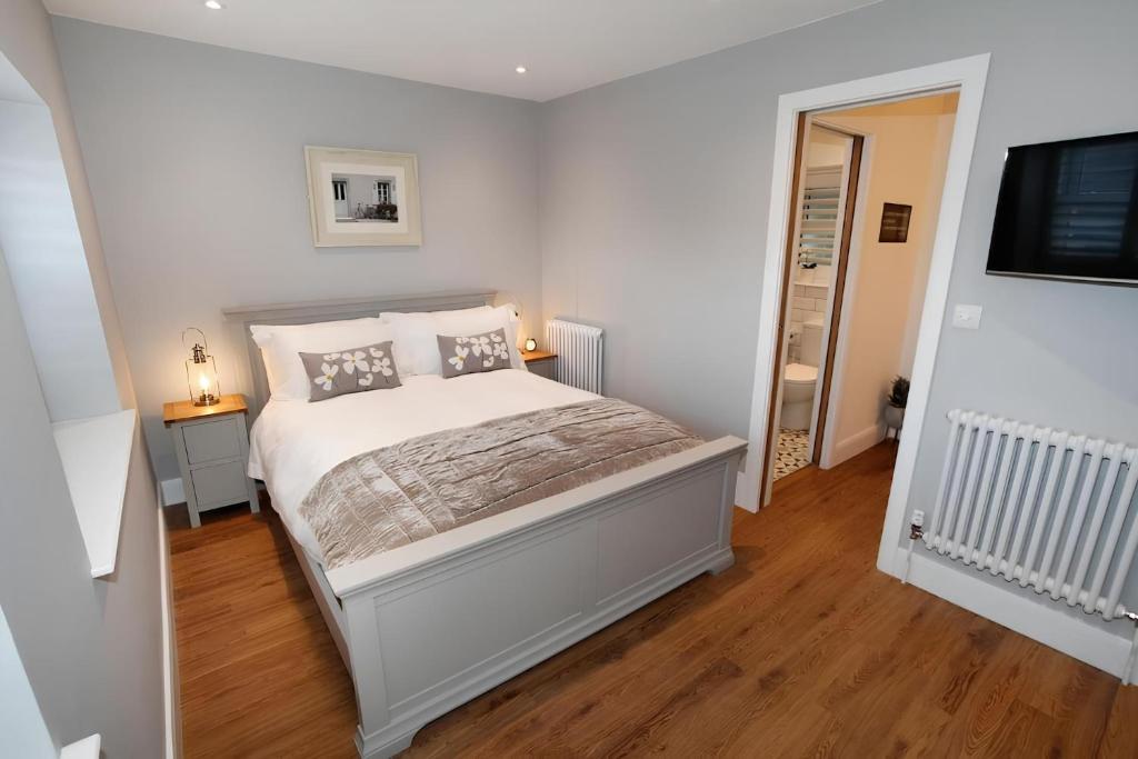 Gallery image of Tucked Away, Beach Access Sleeps 4 in The Mumbles