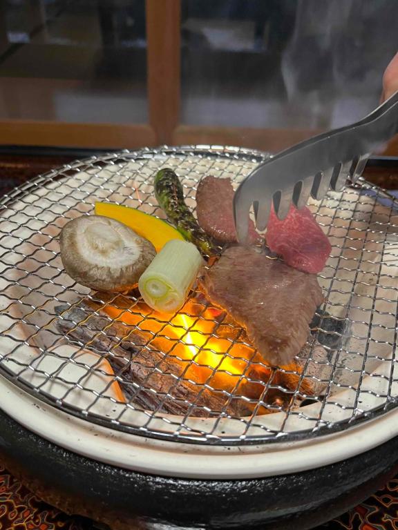 Fotografie z fotogalerie ubytování 最高ランク飛騨牛の希少部位と地元野菜の炭火焼きを堪能できる宿ゲストハウスつぐや v destinaci Kurono