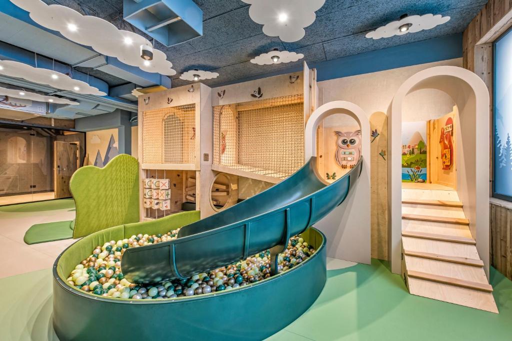 Posezení v ubytování Hotel ELEMENTS Tatranska Lomnica