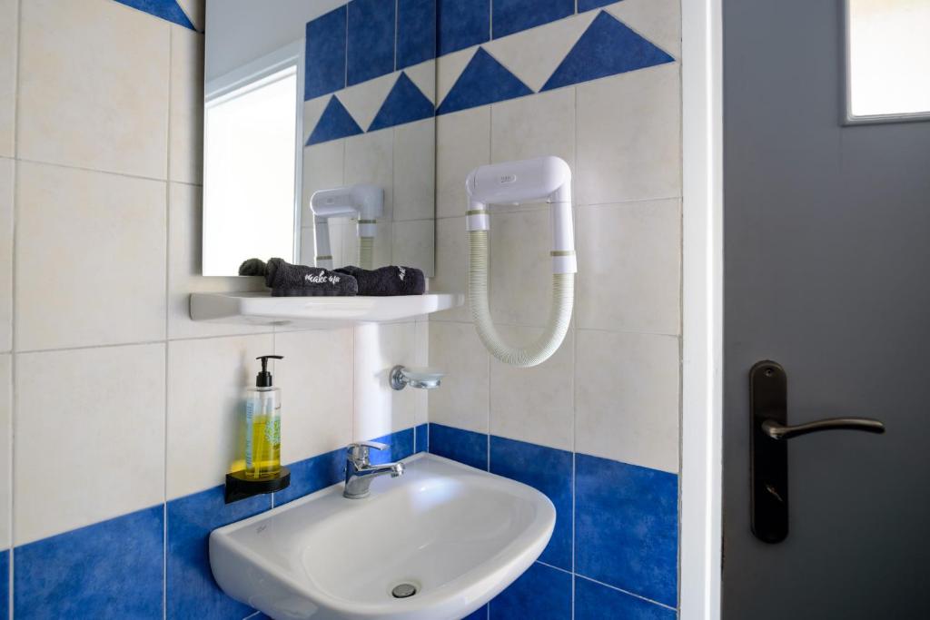 Koupelna v ubytování Karidis Hotel