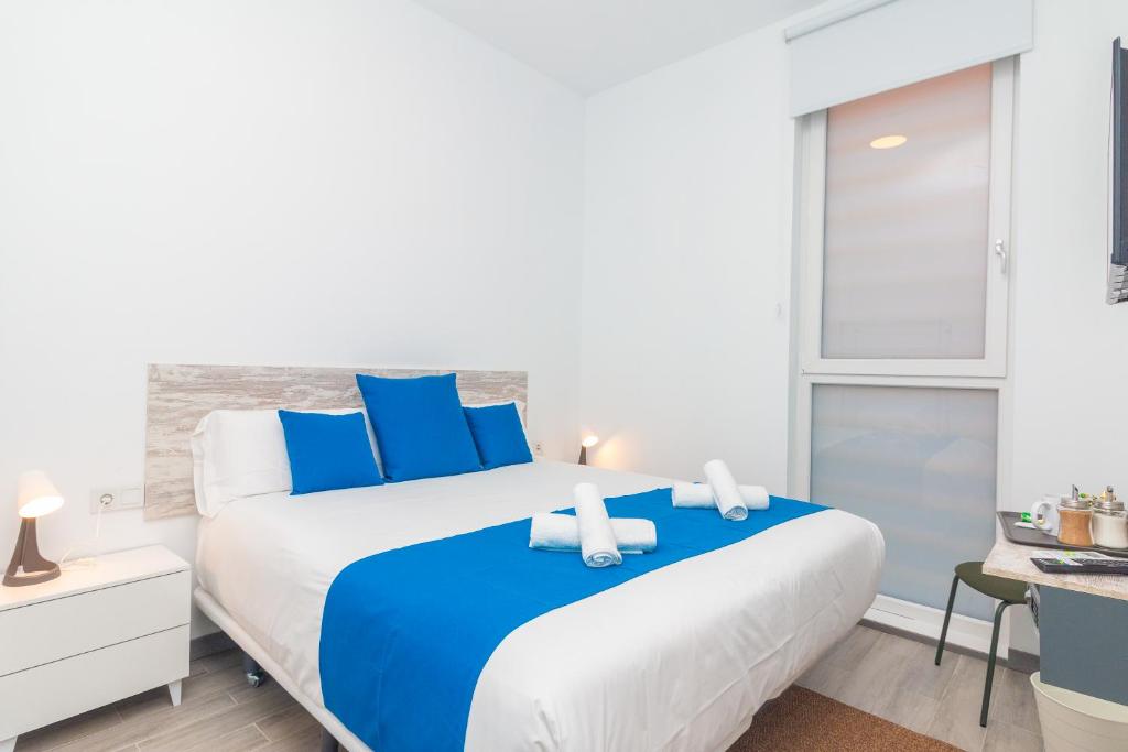 Postel nebo postele na pokoji v ubytování Moreno Rooms