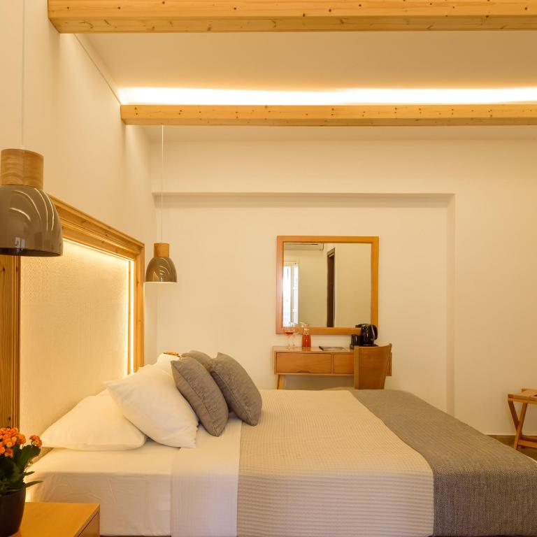 Postel nebo postele na pokoji v ubytování Karidis Hotel