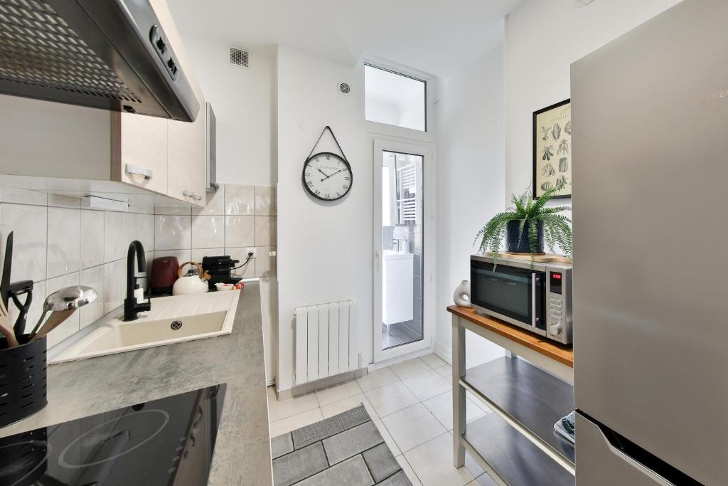 Lovely quiet 2 rooms close to center with balcony – photo 12