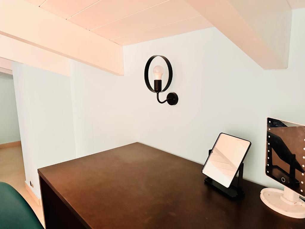 TV a/nebo společenská místnost v ubytování Dolce Vita Apartments - Spacious Renovated Apartments with Unique Decor Perfect for 4 in Laganas Ideal for Fun and Relaxation By Villa Mana Gers