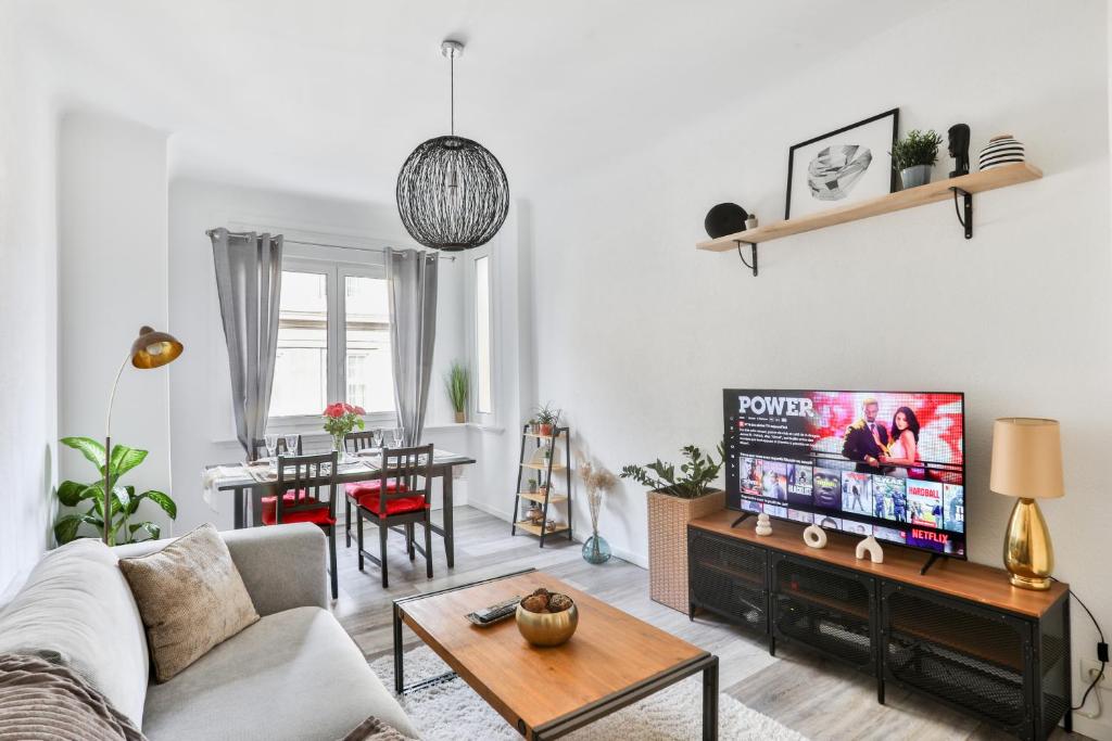 Lovely quiet 2 rooms close to center with balcony – photo 5