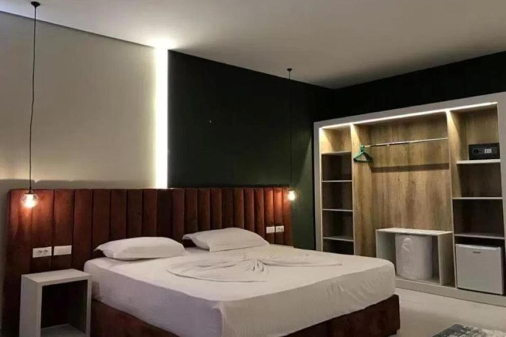 Postel nebo postele na pokoji v ubytování Ajsel Hotel