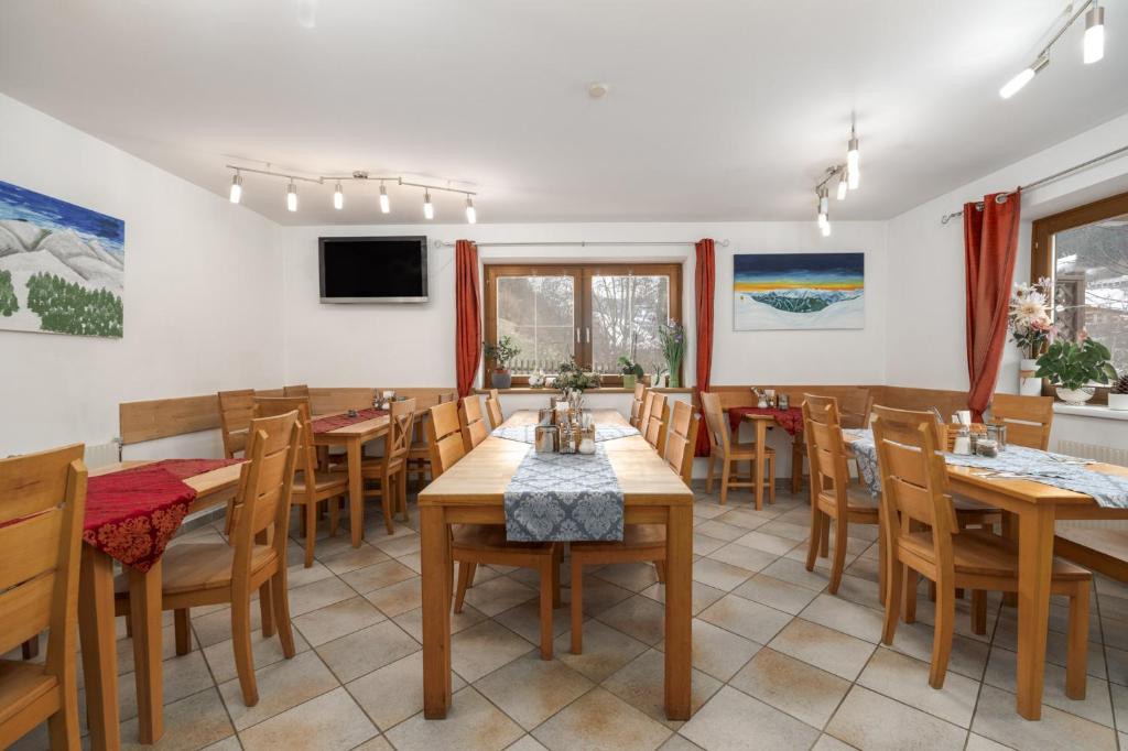 TV a/nebo společenská místnost v ubytování Hotel Valerie