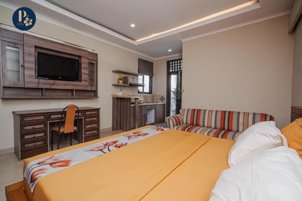 Postel nebo postele na pokoji v ubytování Bali Puspa Guest House