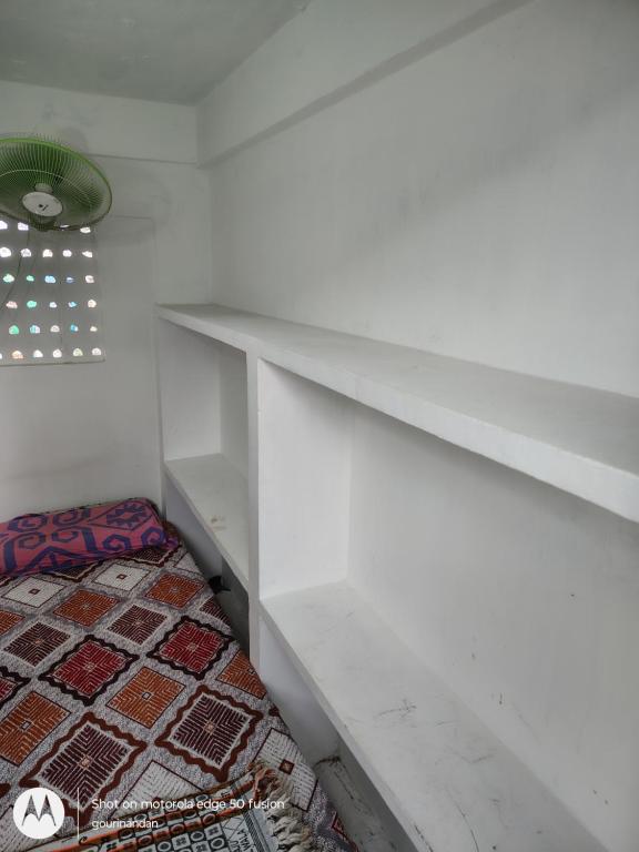 Postel nebo postele na pokoji v ubytování Gourinandan lodge