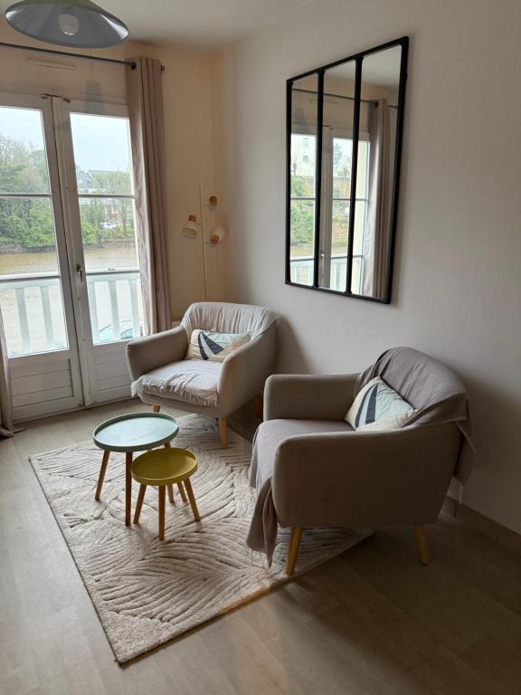 Część wypoczynkowa w obiekcie Appartement T2 vue sur la rivière avec garage privatif - Port de Saint-Goustan