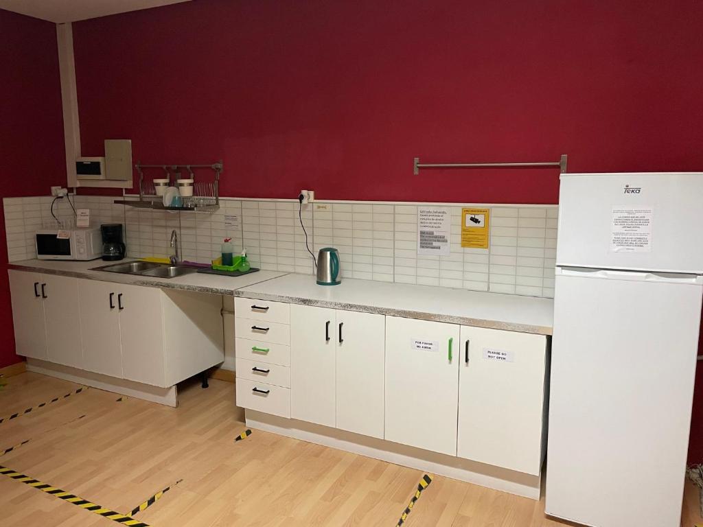 A kitchen or kitchenette at Bed Madrid Rooms by Bossh! Hotels