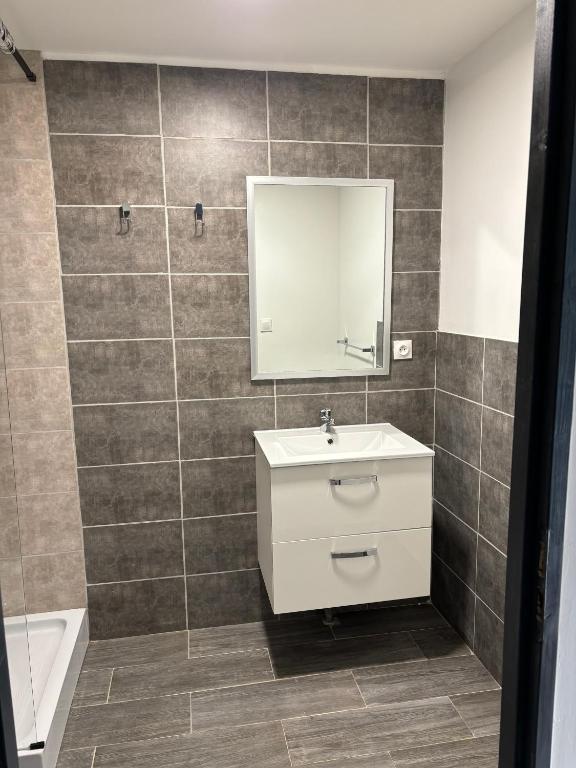Hotel Les Voyageurs - Vogüé - One-Bedroom Apartment