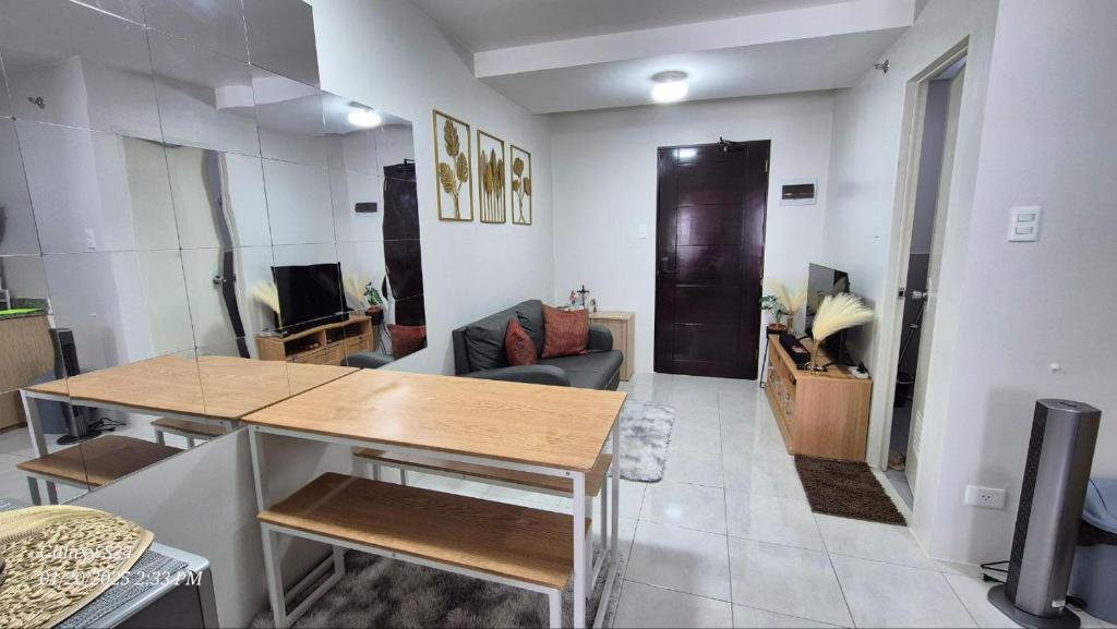 Χώρος καθιστικού στο 2-Bedroom, Fully-furnished Condo Unit in Cebu