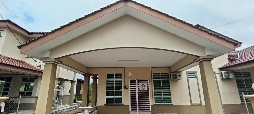 a house with an arch over the front door at D'Z Homestay Jejawi Perlis in Kangar