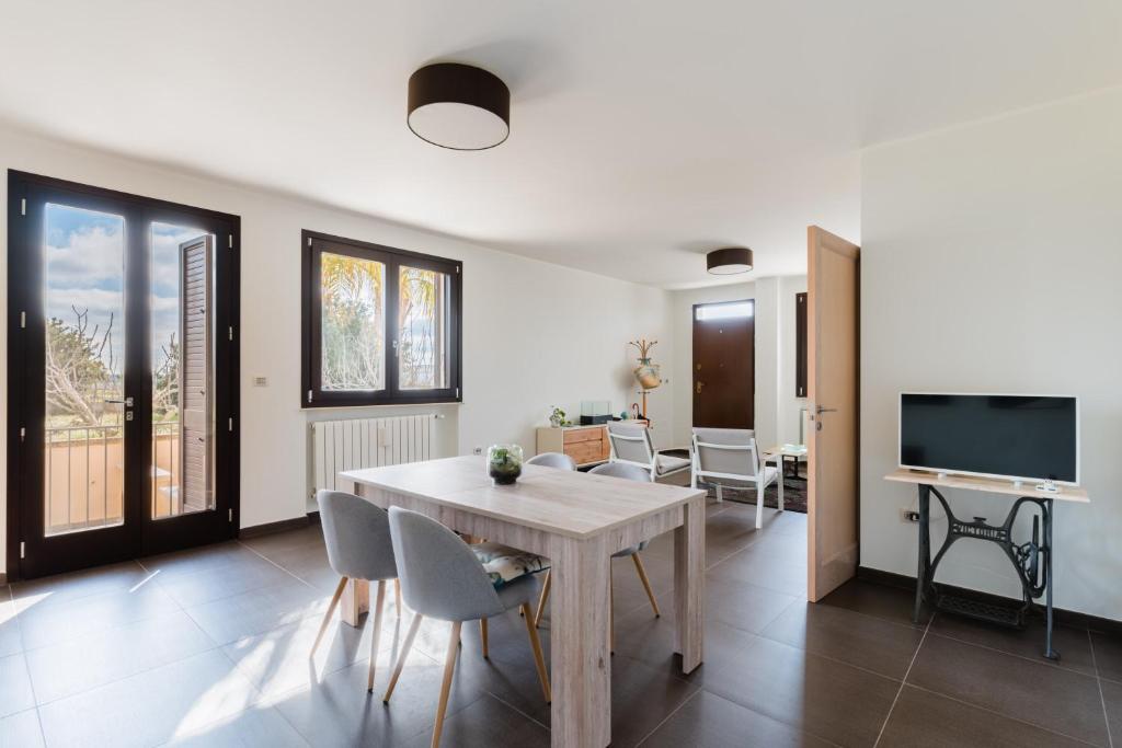 TV a/nebo společenská místnost v ubytování Intera villa ad uso esclusivo con 2 bagni 4 camere da letto,garage,giardino,area fitness,lavatrice,wifi