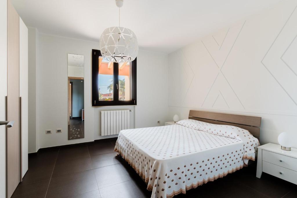 Postel nebo postele na pokoji v ubytování Intera villa ad uso esclusivo con 2 bagni 4 camere da letto,garage,giardino,area fitness,lavatrice,wifi